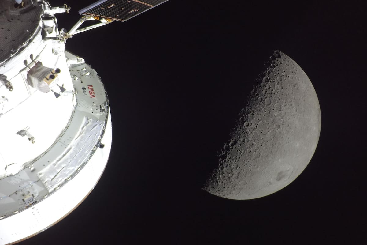 La misión Artemis II registró imágenes directas de la Luna durante un sobrevuelo en el espacio profundo