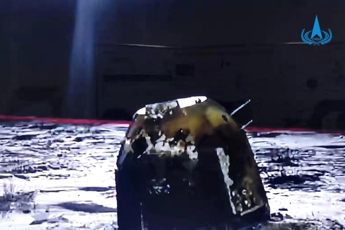 La misión china Change-5 regresa a la Tierra con muestras lunares