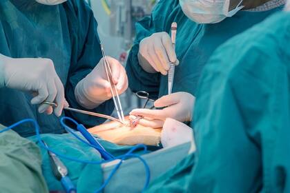 El 77% de la lista de espera renal está en diálisis; el costo anual de la práctica duplica al del implante