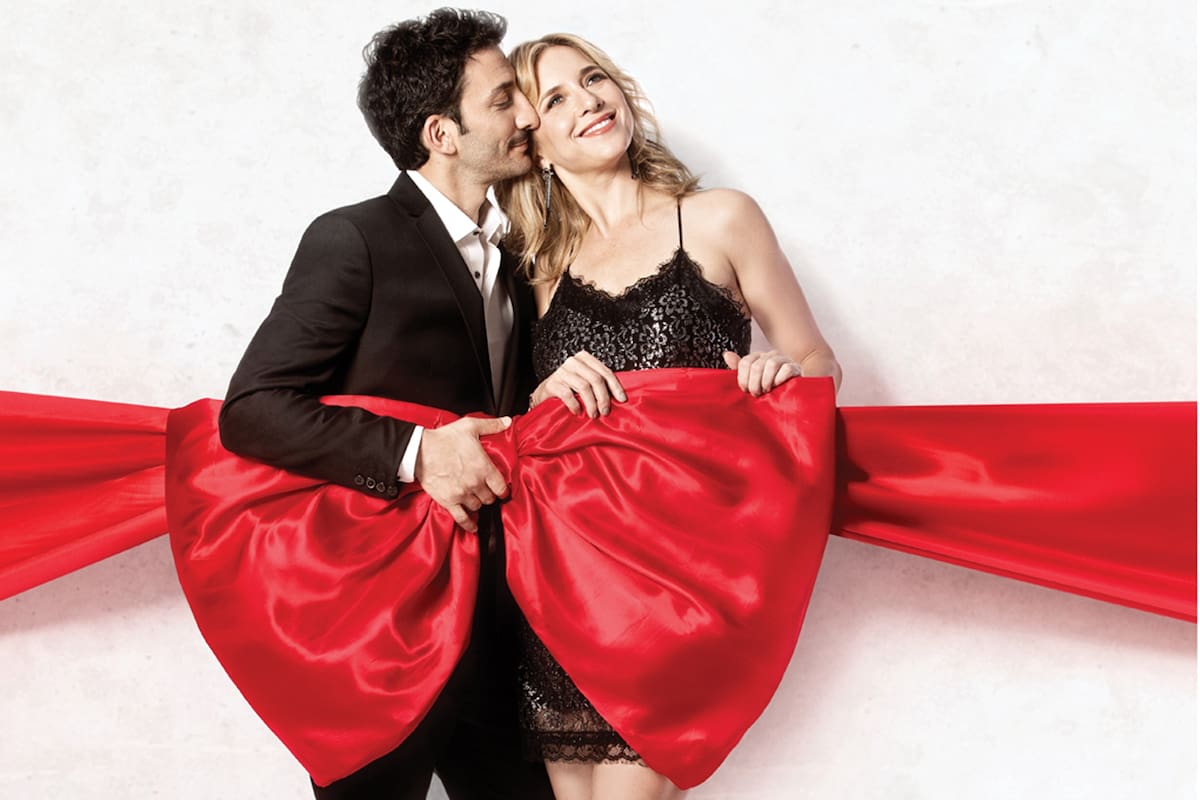 La misma química que transmiten en 100 días para enamorarse, la tira más exitosa del año y que esta semana llega a su fin, se apodera de las escenas de esta producción especial navideña, entre regalos y recuerdos