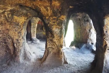 La misteriosa cueva que exilió a un rey sajón