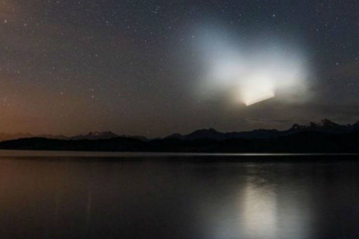 La misteriosa luz se pudo ver en la noche del domingo en la ciudad patagónica.