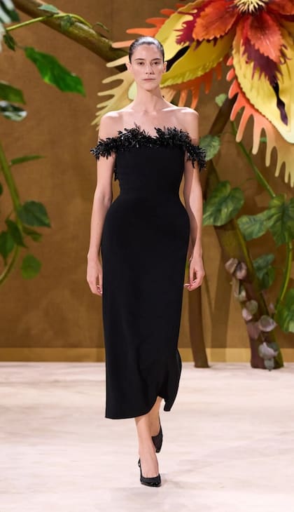 La modelo argentina Carla Ciffoni en el desfile Chanel FW26/27 en la Semana de la Alta Costura de París