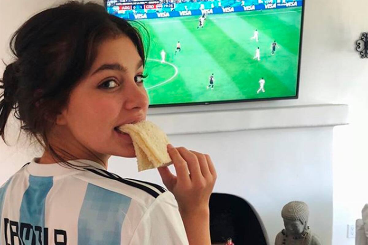 La modelo argentina compartió en las redes sociales imágenes de cómo vivió el partido