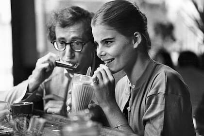 La modelo Babi Christina Engelhardt asegura que vivió un romance secreto de 8 años con el director, y que fue la musa detrás del personaje de Mariel Hemingway en la celebrada película de 1979