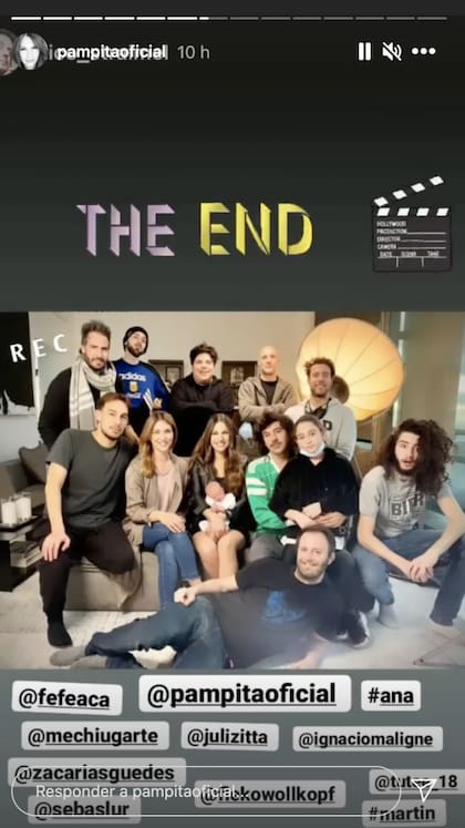 La modelo compartió la imagen con el equipo que estuvo los últimos nueve meses junto a ella para grabar su día a día