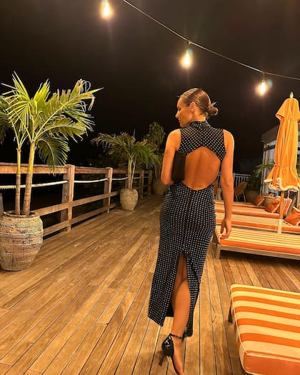 La modelo deslumbró con espectacular vestido de espalda descubierta (Foto: Instagram @pampitaoficial)