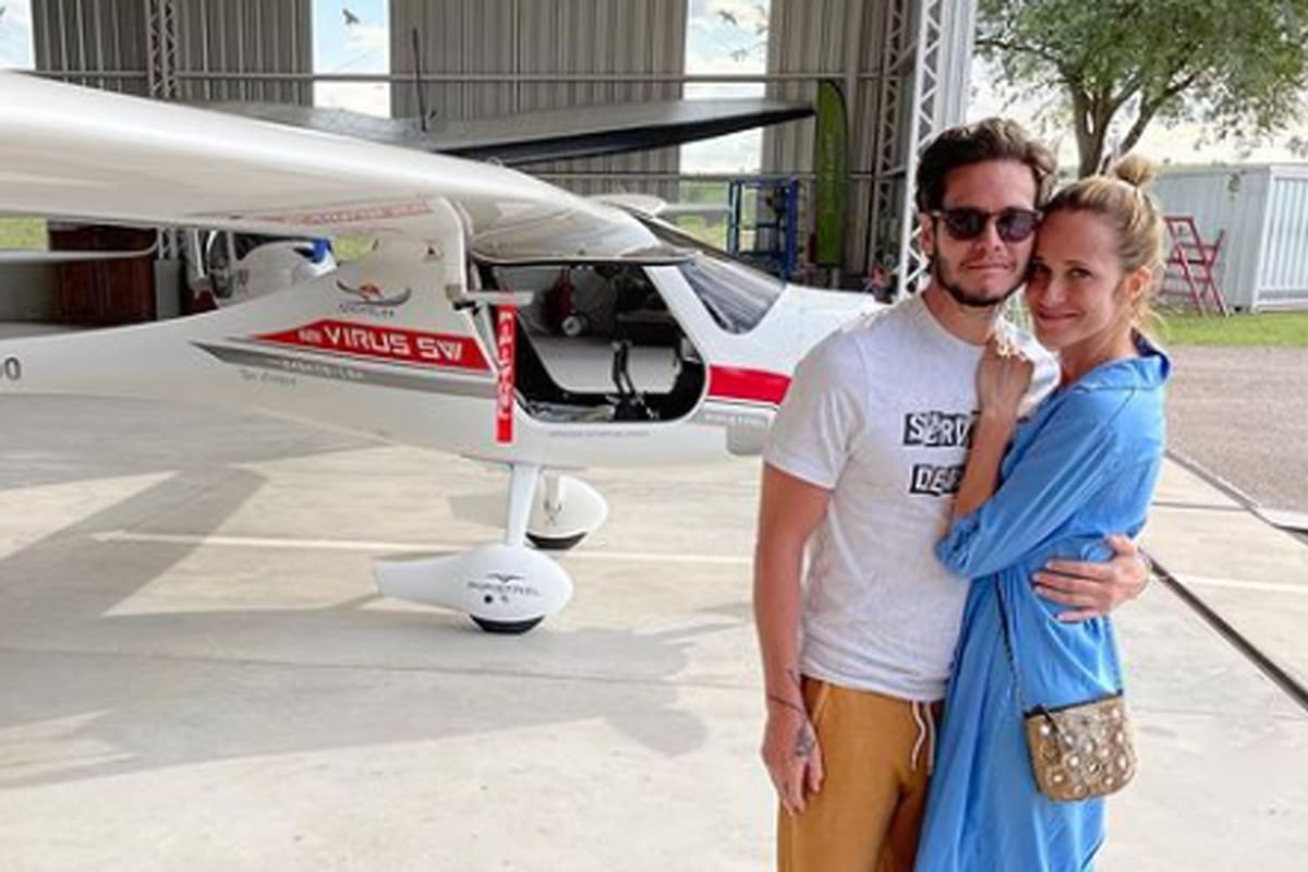 La modelo disfrutó de su primer viaje con el cantante: una escapada romántica con avioneta incluida