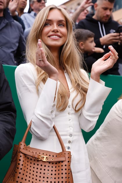 La modelo e influencer danesa Laila Hasanovic, novia de Jannik Sinner, aplaudió con mucho orgullo a su amor campeón