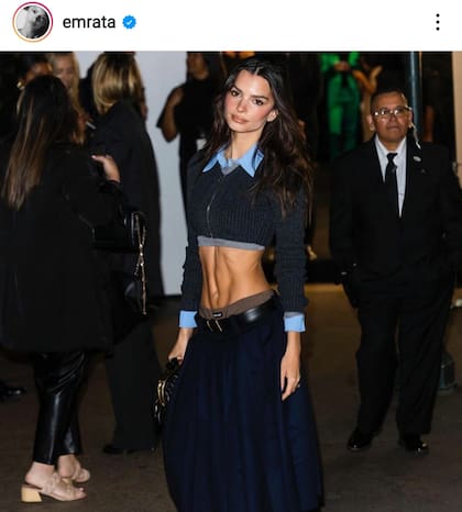 La modelo Emily Ratajkowski confesó que recibe críticas cada vez que publica una fotografía