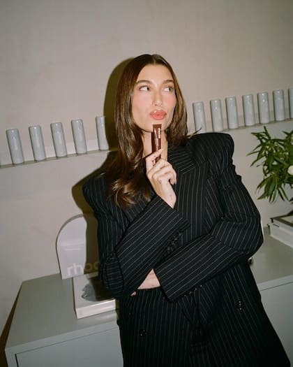 La modelo es la embajadora de su marca y muestra en sus redes rutinas de cuidado con sus productos (Instagram/@haileybieber)