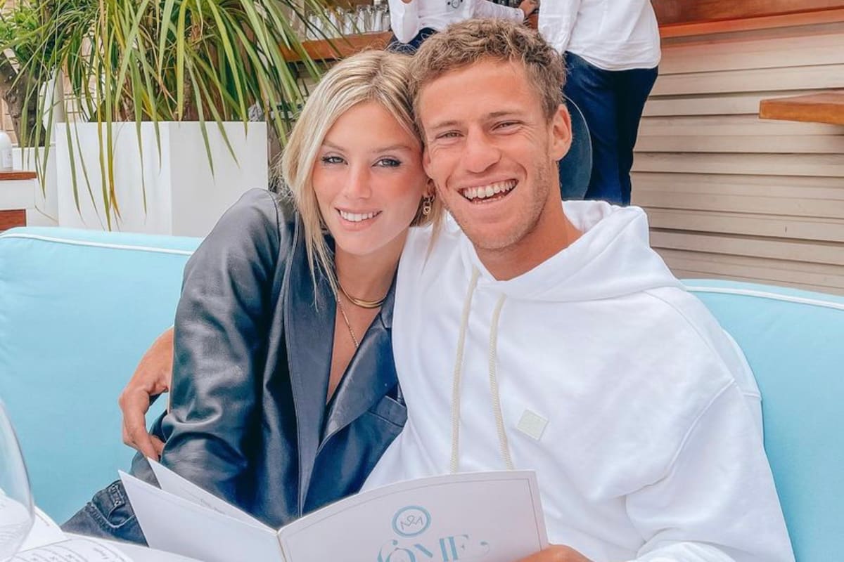 La modelo felicitó a su novio por el pase a cuartos