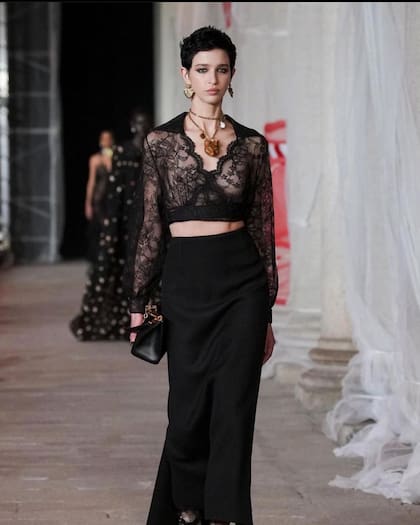La modelo Florencia Mayer también presentó la colección FW 23 de ETRO.