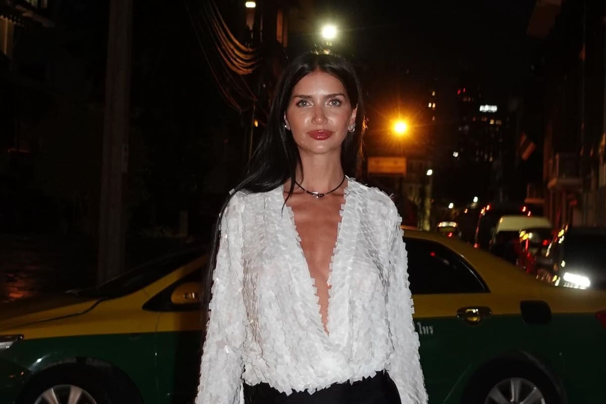 La modelo generó revuelo por el outfit que utilizó para disfrutar de la noche tailandesa junto a sus compañeras