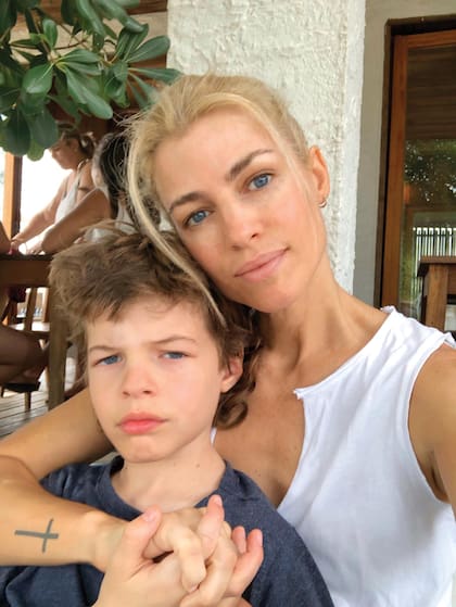 La modelo junto a su hijo Thiago (9), fruto de su relación de doce años
con Pablo Cosentino, del que se separó a comienzos de 2019.