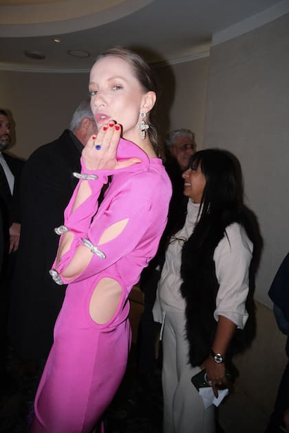 La modelo Milagros Schmöll en el evento que combinó el arte, el diseño, la moda y la arquitectura