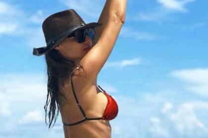 La modelo posó para una firma de trajes de baño