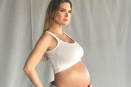 La modelo, que está en su semana 34 de embarazo, subió a redes imágenes del evento que compartió con amigas y fue duramente cuestionada por juntarse, sin distancia ni barbijos, en tiempos de aislamiento por el coronavirus