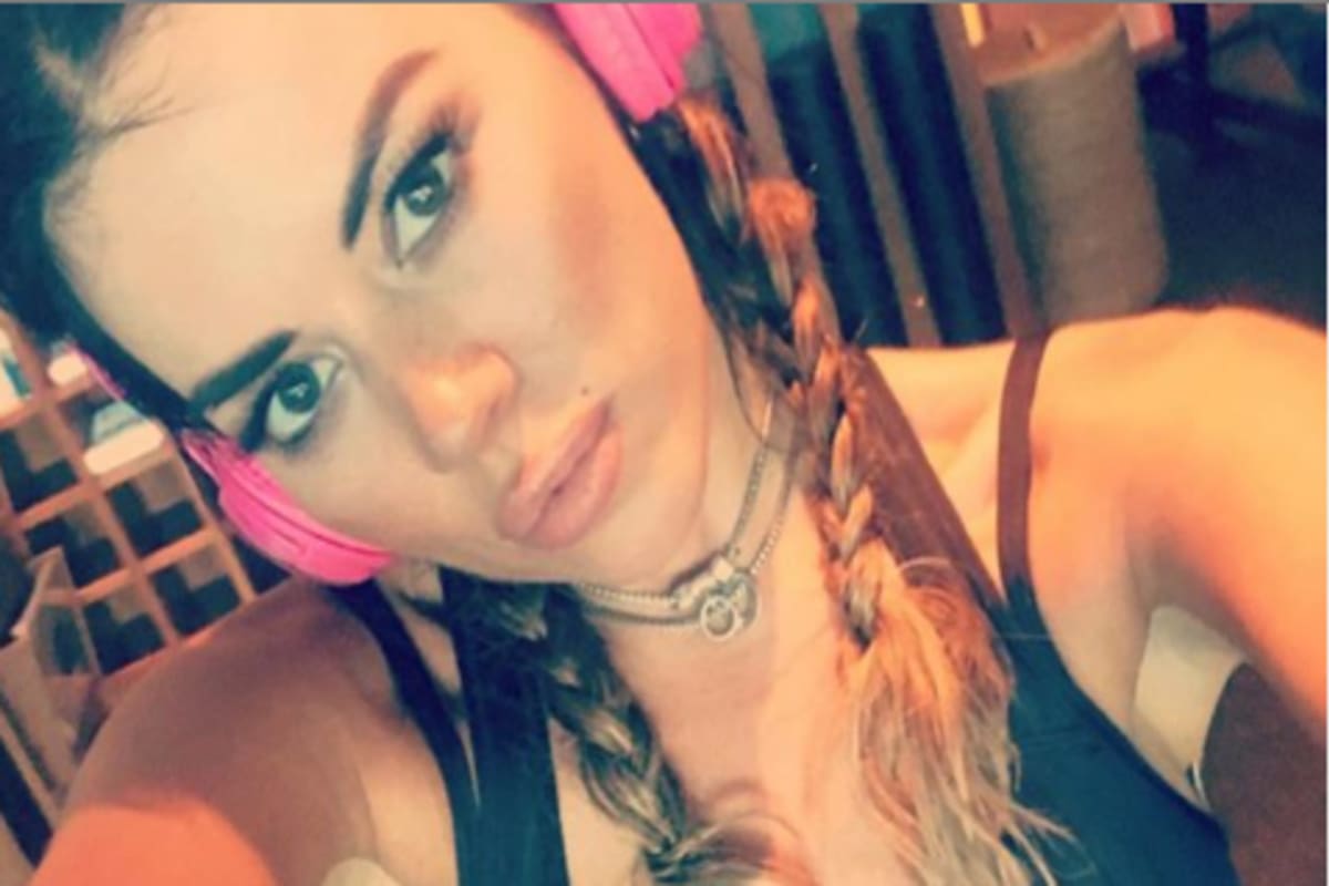 La modelo vende la cita por un valor de 2000 pesos en su tienda online.
