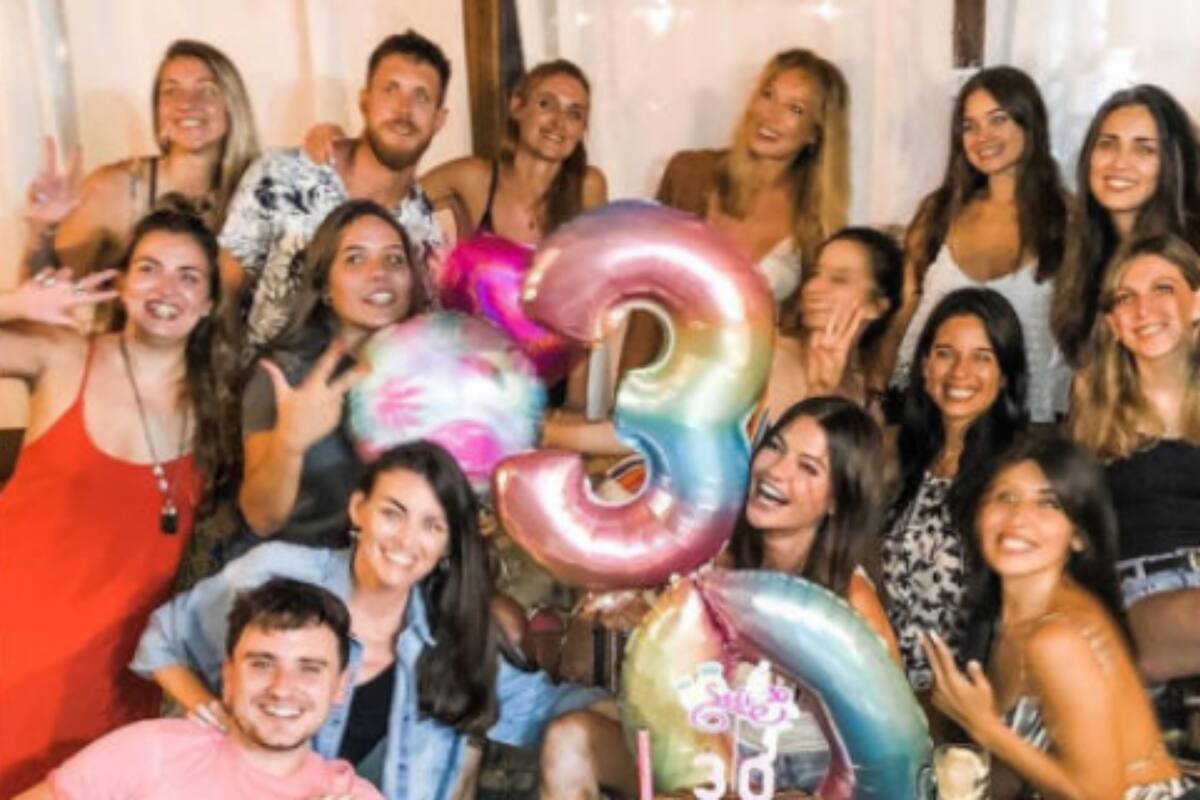 La modelo y actriz desató la polémica luego de celebrar su cumpleaños número 30 rodeada de un gran grupo de amigos