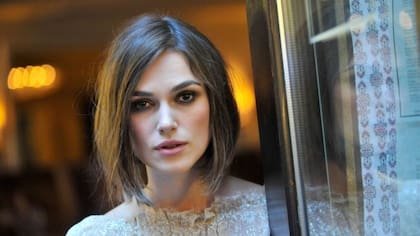 La modelo y actriz inglesa Keira Knightley comenzó a actuar en televisión desde que era una niña, pero su timidez sigue siendo parte de su personalidad