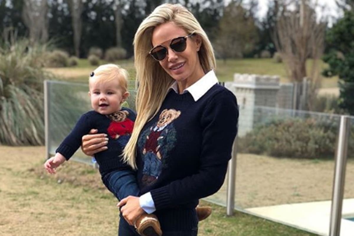 La modelo y actriz subió a las redes la imagen de su hija Matilda con sus primeros dientes