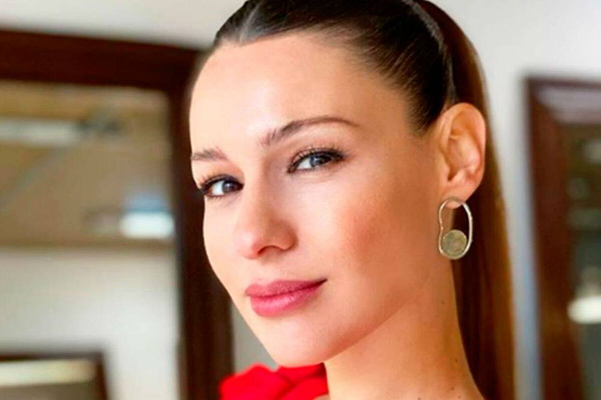 La modelo y conductora fue consultada por el tema y respondió con soltura