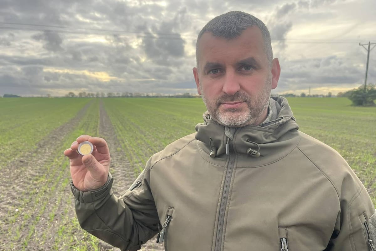 La moneda de oro, de más de 600 años de antigüedad, fue hallada en Polonia