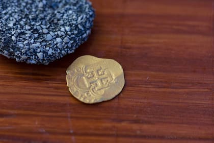 La moneda de oro estaba en el mar de la costa de Florida