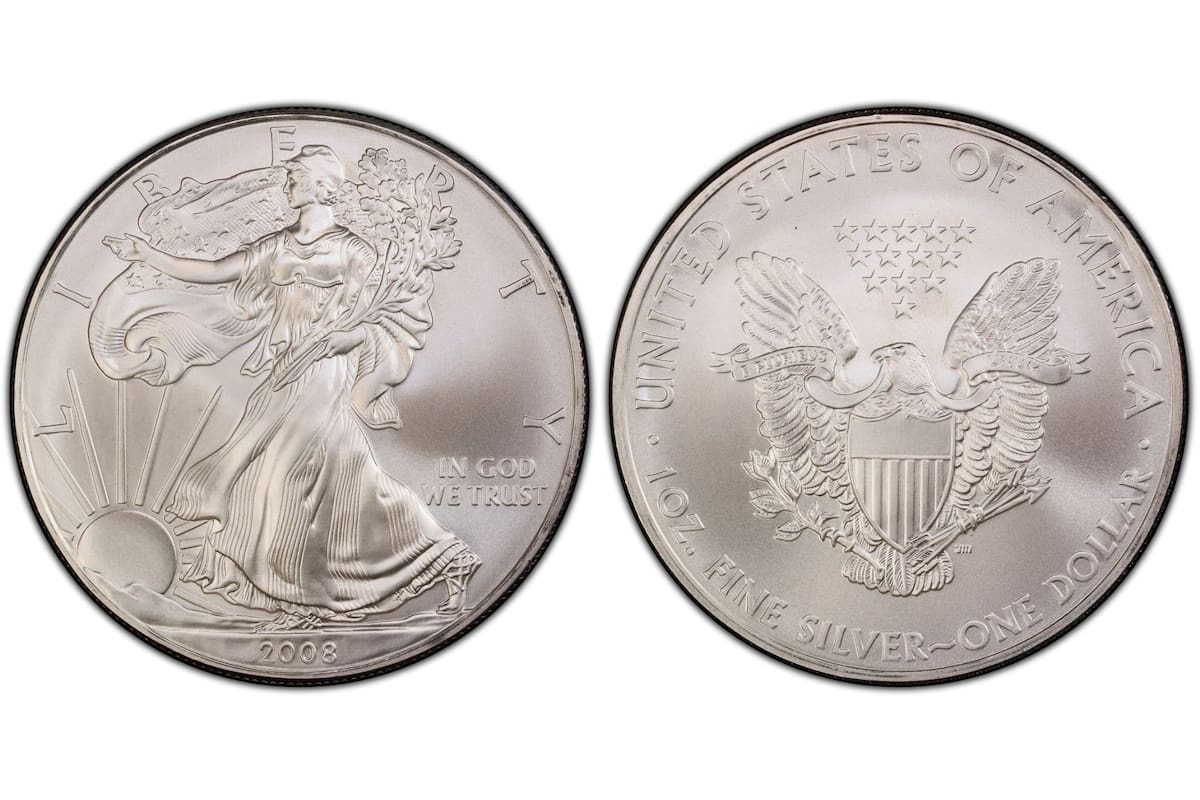 La moneda Silver Eagle de 2008 tiene una figura de la Estatua de la Libertad en su anverso y la imagen del águila heráldica en su reverso