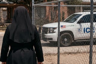 El conflicto bipartidista que enfrenta Texas por la detención de una monja extranjera