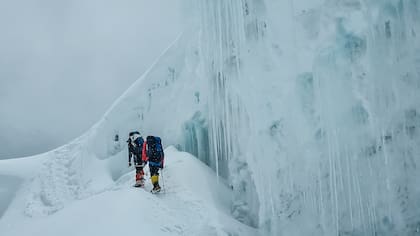 “La montaña estaba muy cargada de nieve, razón por la cual cada movimiento había que pensarlo con detalle, para no exponerse en horas de alta probabilidad de avalanchas”