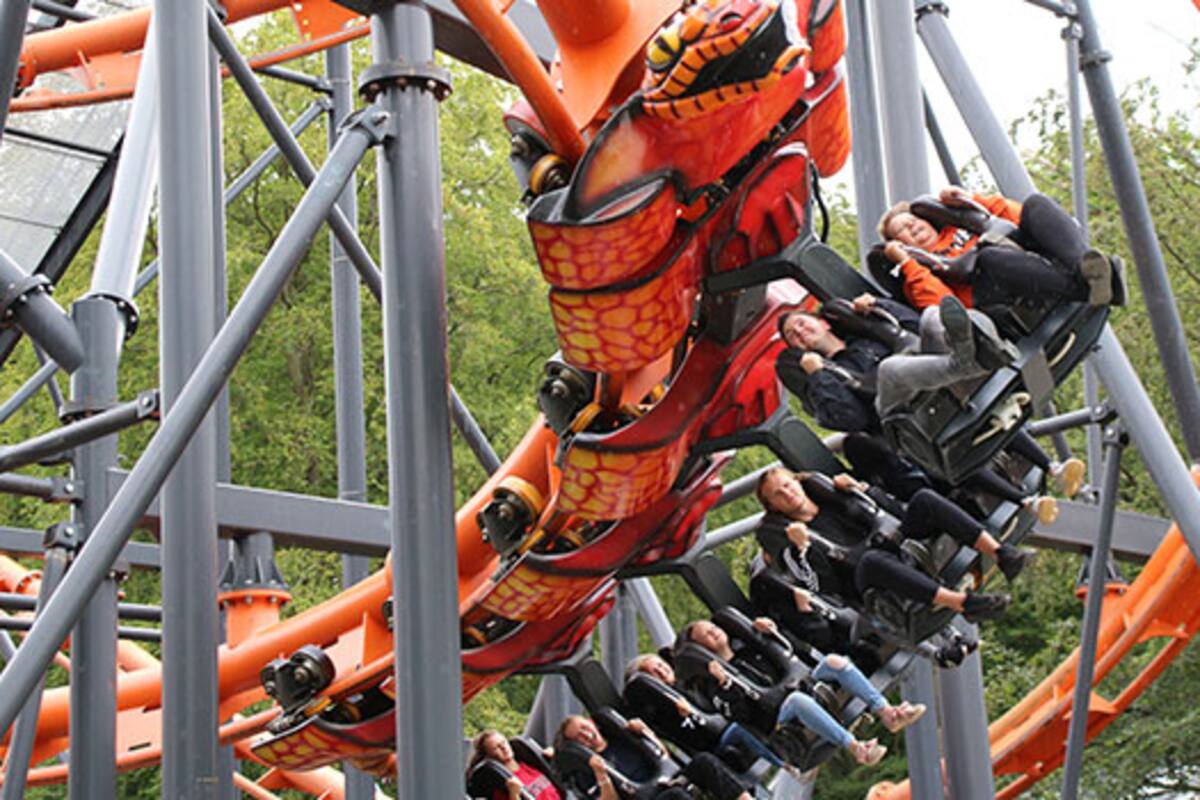 La montaña rusa Cobra alcanza hasta 70 kilómetros por hora