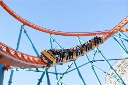 La montaña rusa Goliath de Six Flags tiene una caída casi vertical de 61 metros que permite alcanzar velocidades máximas de 112 kilómetros por hora