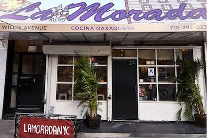 La Morada se distingue no solo como un restaurante de comida mexicana sino como un centro comunitario