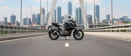 La moto utiliza un motor de 26 HP y 22,2 Nm de torque