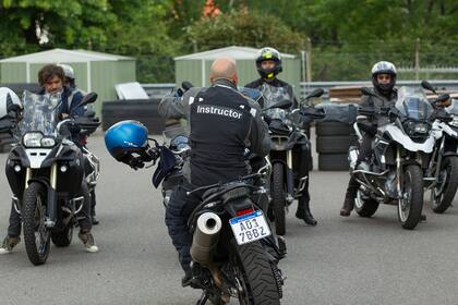 La moto y el que maneja se deben mover como una sola pieza