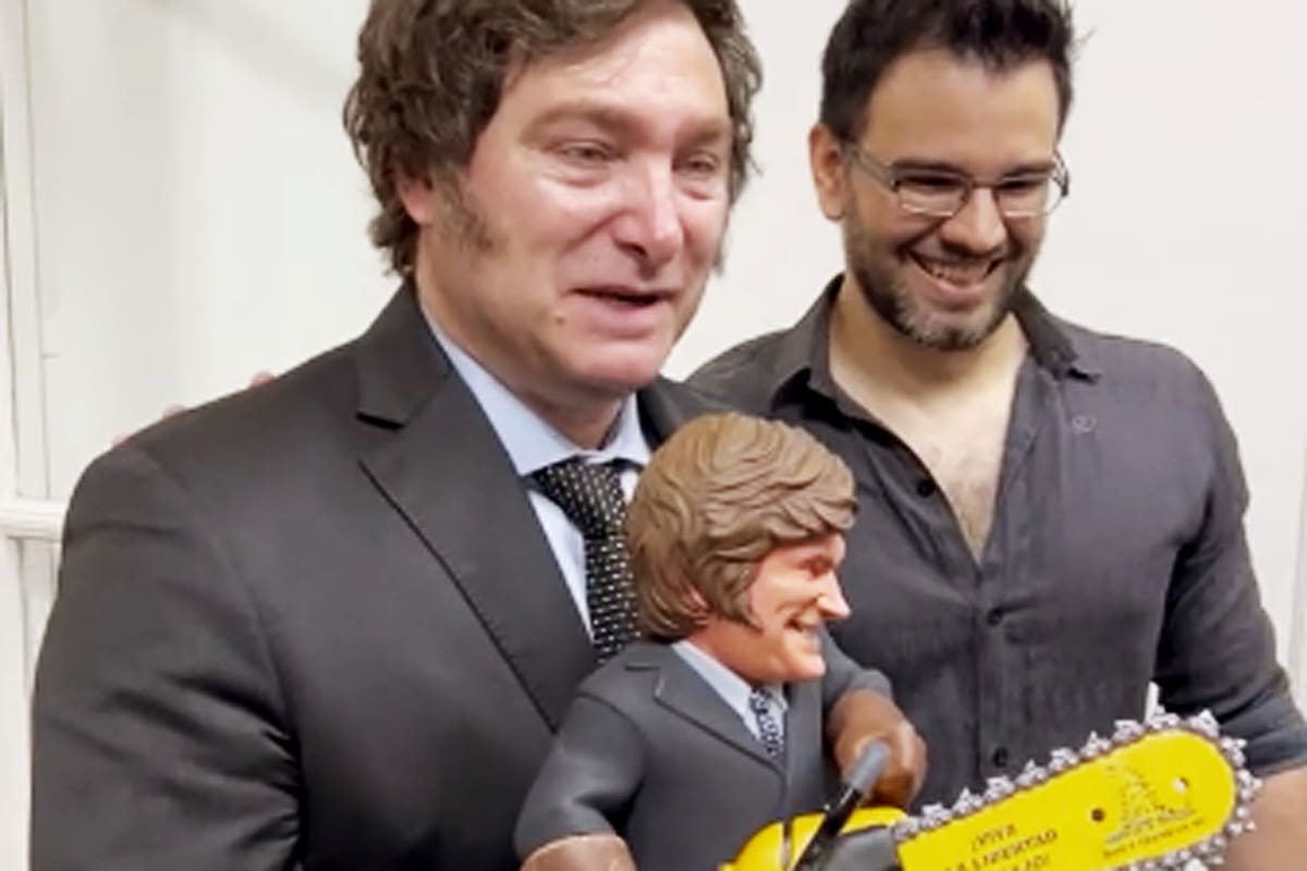 La motosierra de Javier Milei, en una imagen tomada de la cuenta de TikTok del candidato