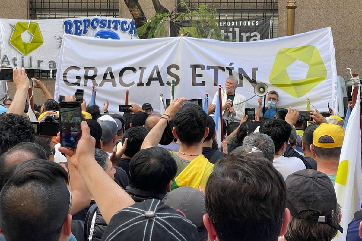 La movilización de Atilra en la calle mientras se realizaba la reunión en el Ministerio de Desarrollo Productivo