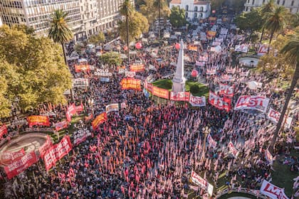 La movilización del FIT-U a la Plaza de Mayo por el Día del Trabajador