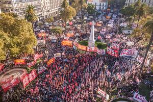 La movilización del FIT-U a la Plaza de Mayo por el Día del Trabajador
