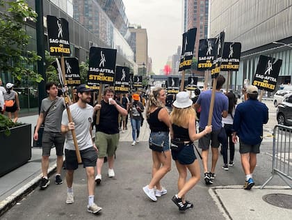La movilización en Nueva York. Las pancartas, las remeras y todos los movimientos están perfectamente coordinados,