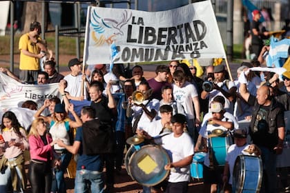 La movilización mileísta en el parque Lezama