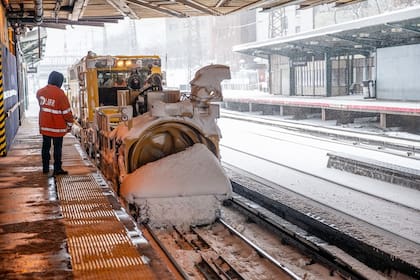 La MTA en Nueva York tiene vacantes para limpiadores de vagones con requisitos de estudio mínimos y sueldo que incrementa anualmente (Facebook/MTA LIRR)