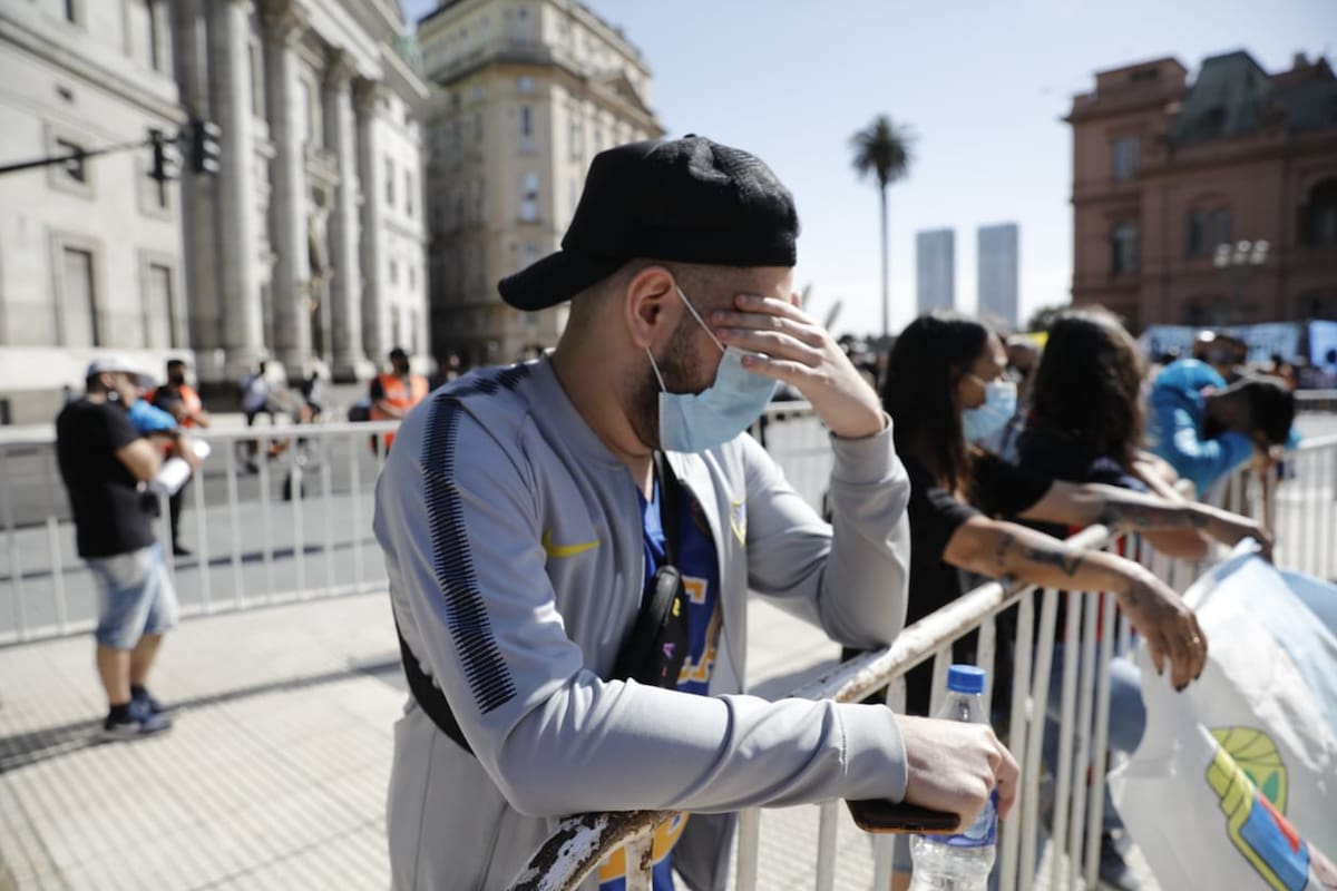 La muerte de Diego Maradona: las conmovedoras imágenes del velatorio