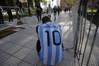 La muerte de Diego Maradona: las conmovedoras imágenes del velatorio