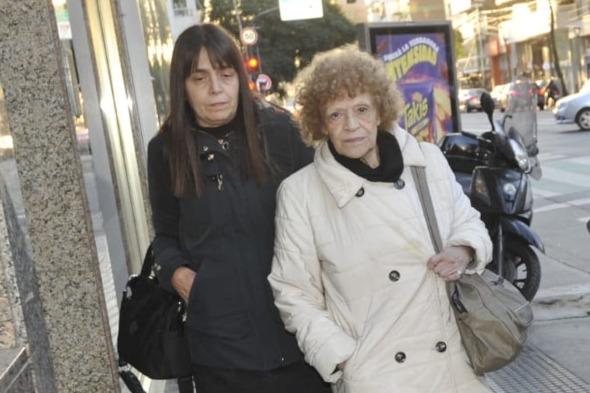 La muerte de René Bertrand: colegas, familiares y amigos, en el velatorio del actor