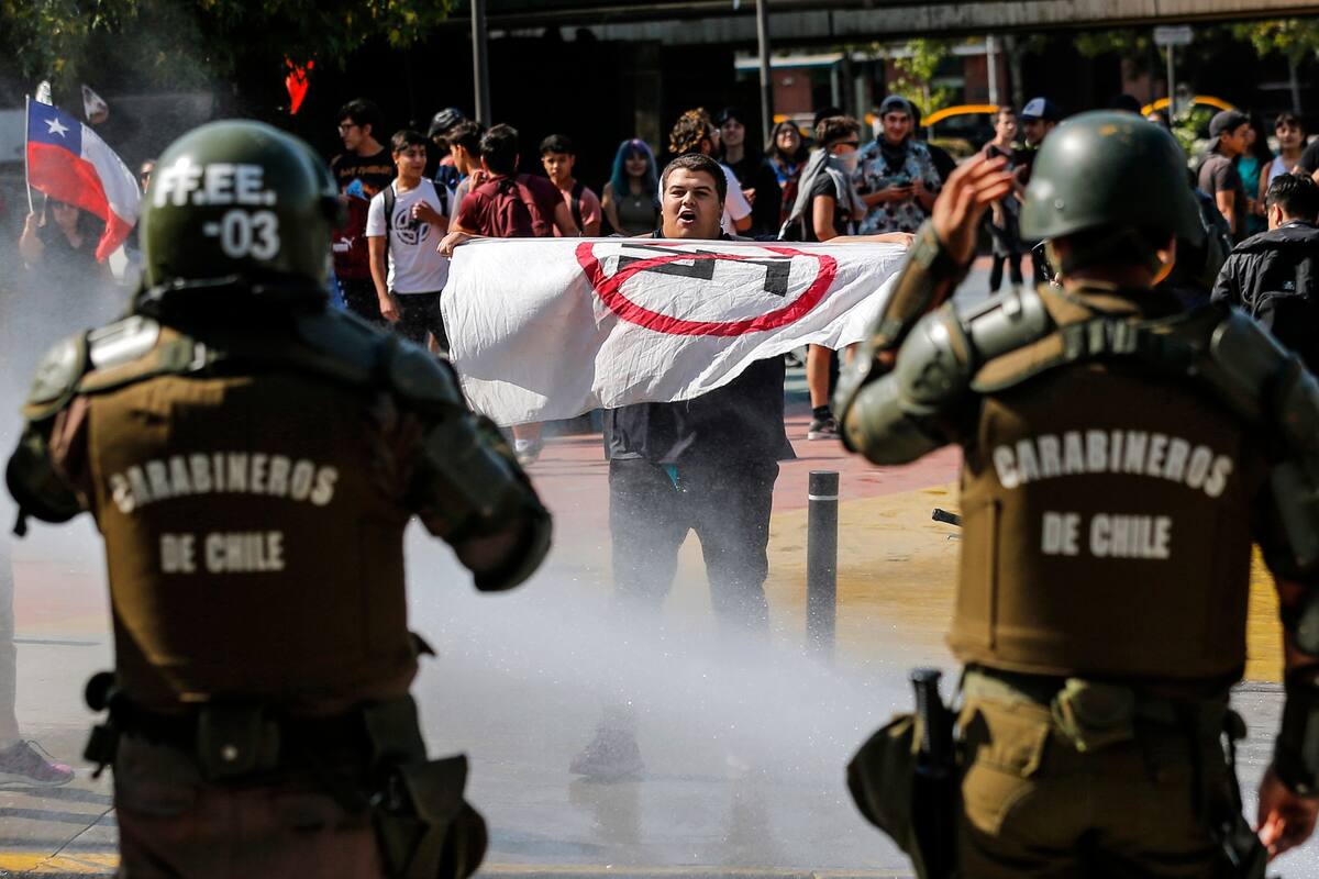 La muerte de un hincha reactivó las manifestaciones y los incidentes con la policía