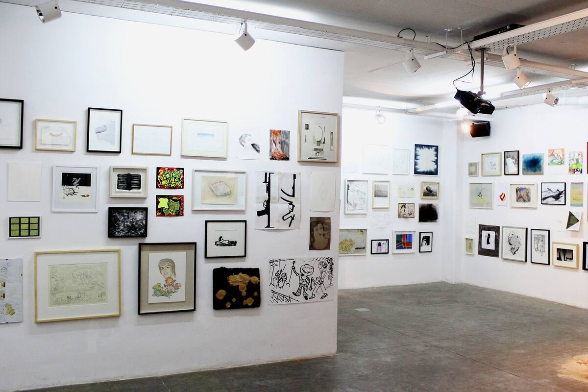 La muestra bosquejar, esbozar proyectar reúne en Quimera obras de 94 artistas