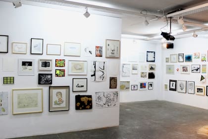 La muestra bosquejar, esbozar proyectar reúne en Quimera obras de 94 artistas